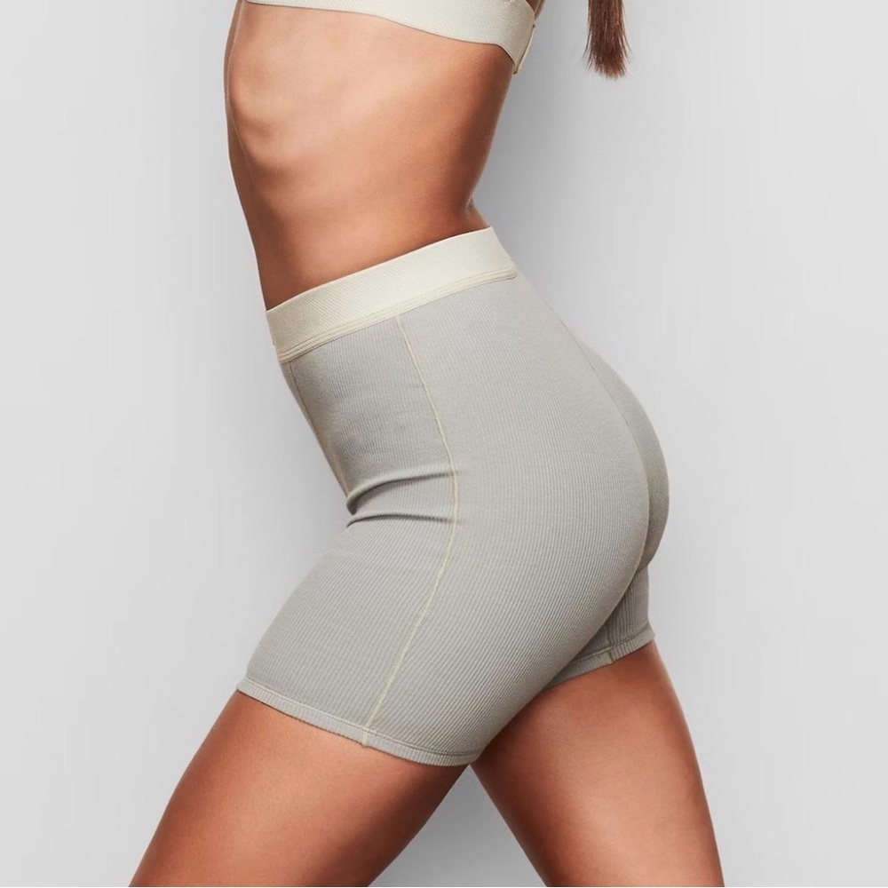 SKIMS Tank / Boxer Set in Mineral - Picture 4 of 11